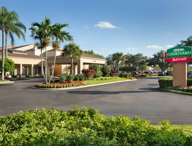 Courtyard by Marriott Fort Myers Cape Coral hotel detail image 2