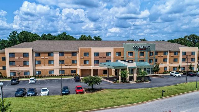 Courtyard by Marriott Troy hotel detail image 2