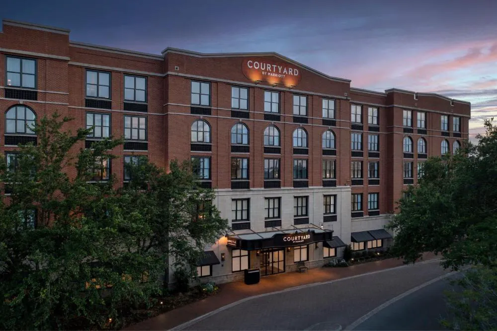 Courtyard by Marriott Savannah Downtown/Historic District hotel hero