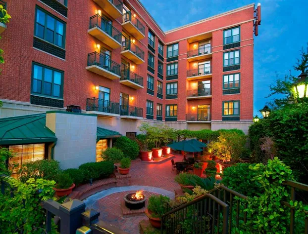 Courtyard by Marriott Savannah Downtown/Historic District hotel detail image 1