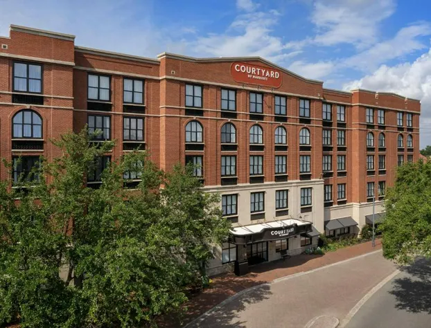 Courtyard by Marriott Savannah Downtown/Historic District hotel detail image 3