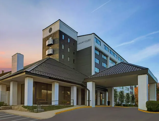 Courtyard Chicago Elmhurst/Oakbrook Area hotel detail image 1