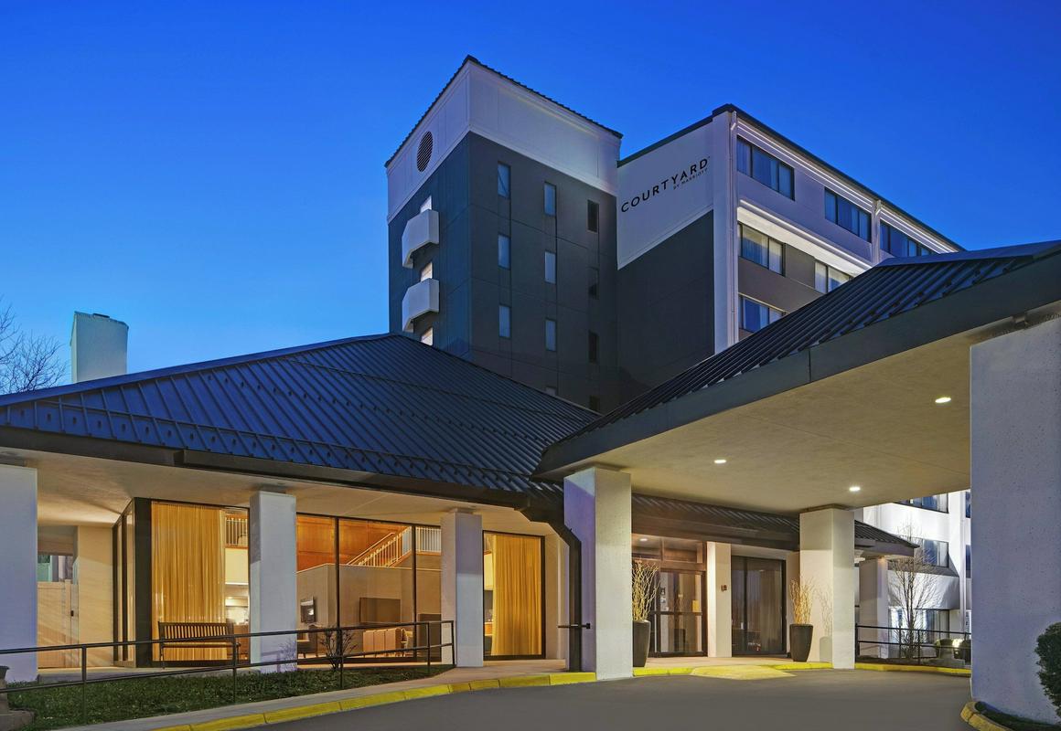 Courtyard Chicago Elmhurst/Oakbrook Area hotel hero