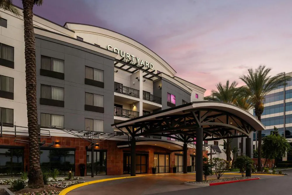 Courtyard by Marriott Los Angeles Burbank Airport hotel hero