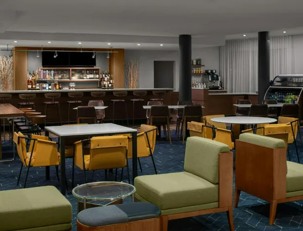 Courtyard by Marriott Los Angeles Burbank Airport hotel detail image 4