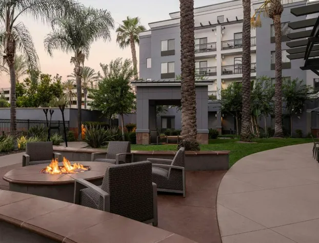 Courtyard by Marriott Los Angeles Burbank Airport hotel detail image 1