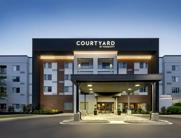Courtyard by Marriott Edison Woodbridge hotel detail image 1