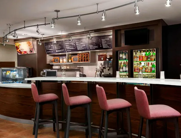 Courtyard Bowling Green Convention Center hotel detail image 1