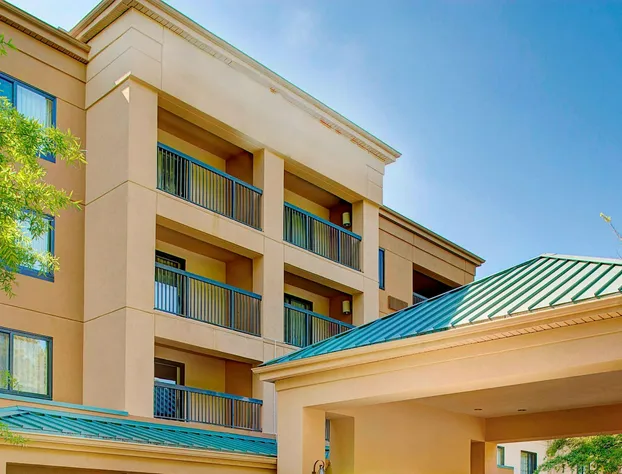 Spark by Hilton Birmingham Colonnade hotel detail image 1