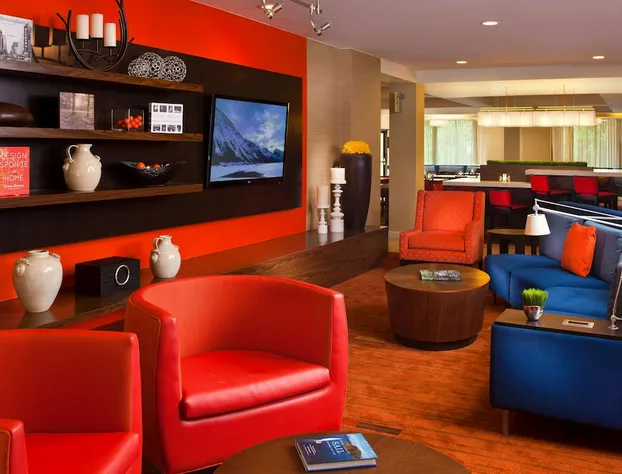 Spark by Hilton Birmingham Colonnade hotel detail image 2