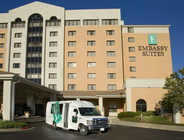 Embassy Suites by Hilton Kansas City International Airport hotel detail image 3