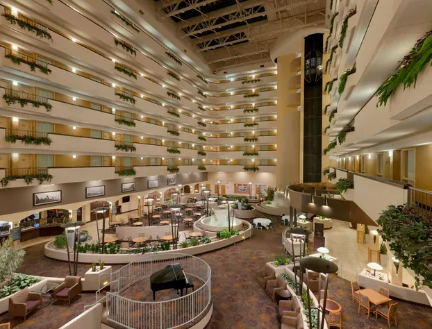 Embassy Suites by Hilton Kansas City International Airport hotel detail image 4