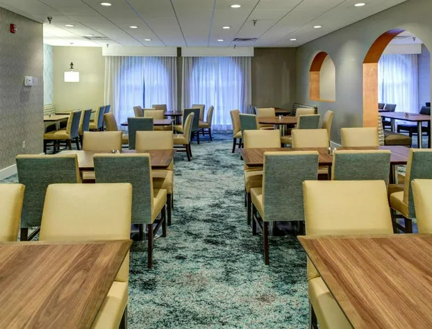 Embassy Suites Williamsburg hotel detail image 1