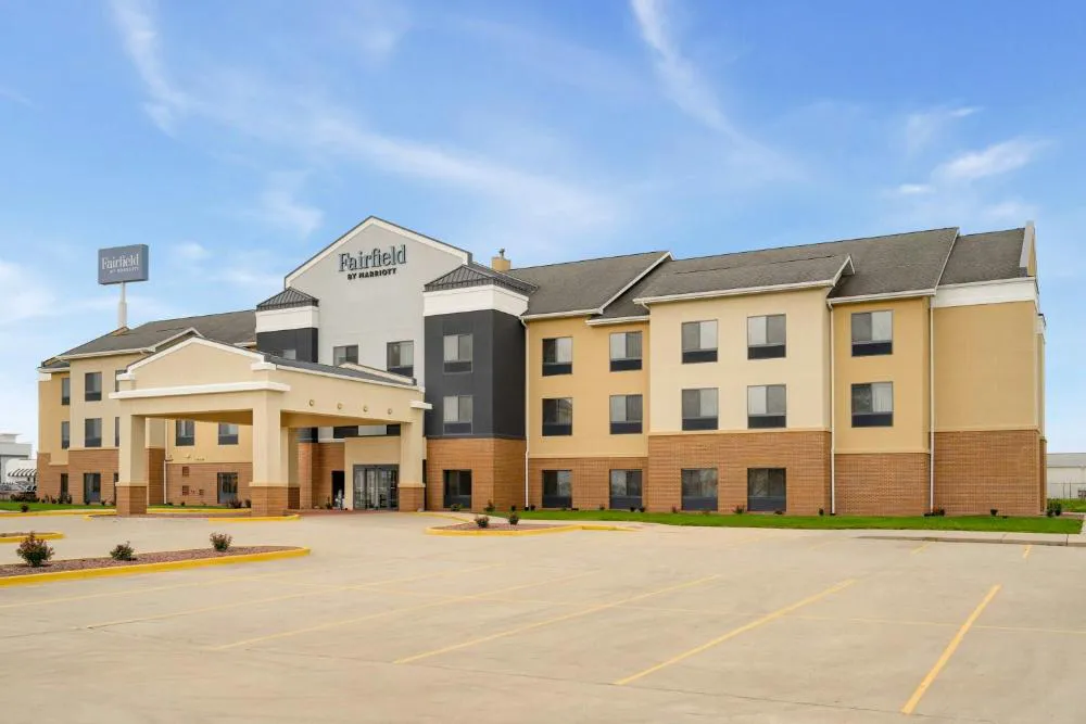 Fairfield Inn & Suites by Marriott Bloomington hotel hero