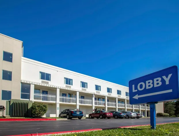 Motel 6 Buffalo, NY - Airport - Williamsville hotel detail image 2