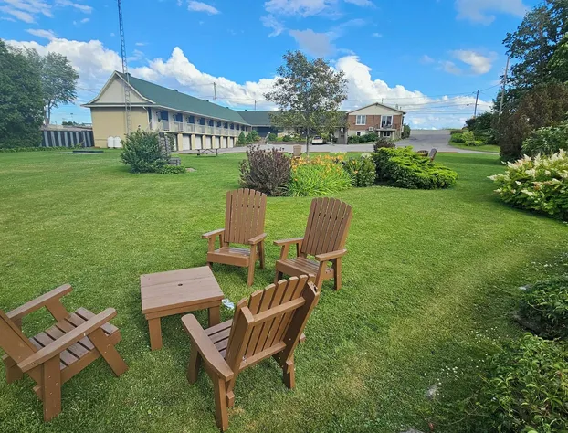 Hotel Oasis Lac StLouis hotel detail image 1