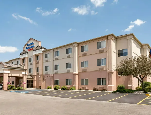 Fairfield Inn & Suites Toledo Maumee hotel detail image 1