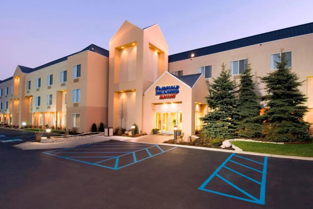 Fairfield Inn and Suites By Marriott Merrillville hotel hero