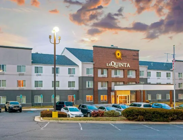 La Quinta Inn & Suites by Wyndham Manassas Battlefield hotel detail image 2
