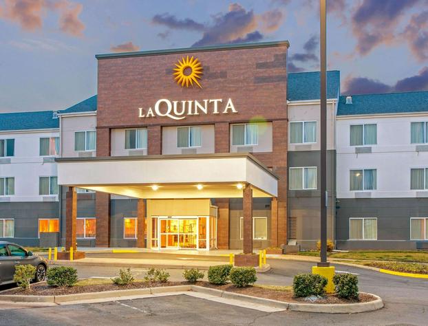 La Quinta Inn & Suites by Wyndham Manassas Battlefield hotel detail image 1