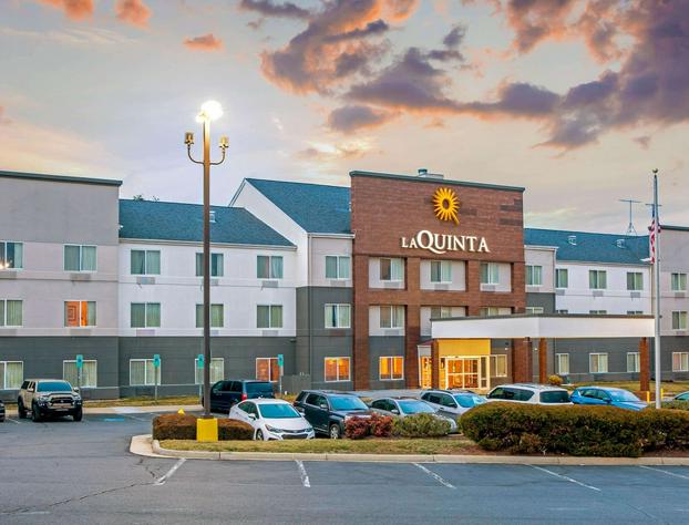 La Quinta Inn & Suites by Wyndham Manassas Battlefield hotel detail image 3