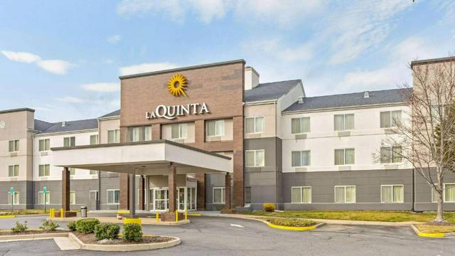 La Quinta Inn & Suites by Wyndham Manassas Battlefield hotel detail image 1