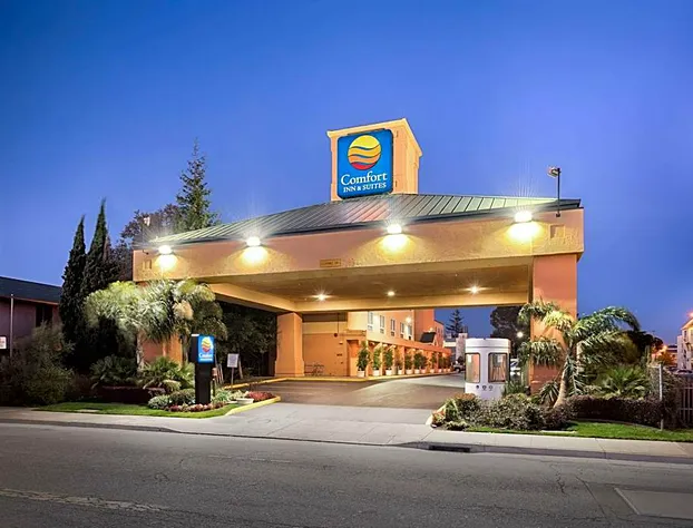 Comfort Inn & Suites Oakland hotel detail image 1