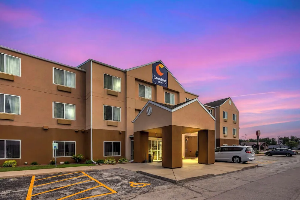 Comfort Inn & Suites Green Bay Stadium Area hotel hero