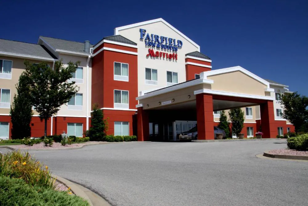 Fairfield Inn and Suites by Marriott Marion hotel hero