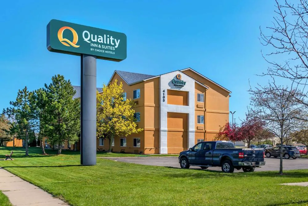Quality Inn & Suites hotel hero