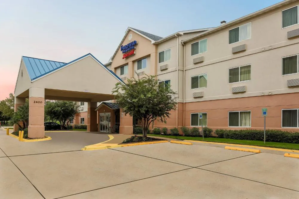 Fairfield Inn & Suites Houston Westchase hotel hero