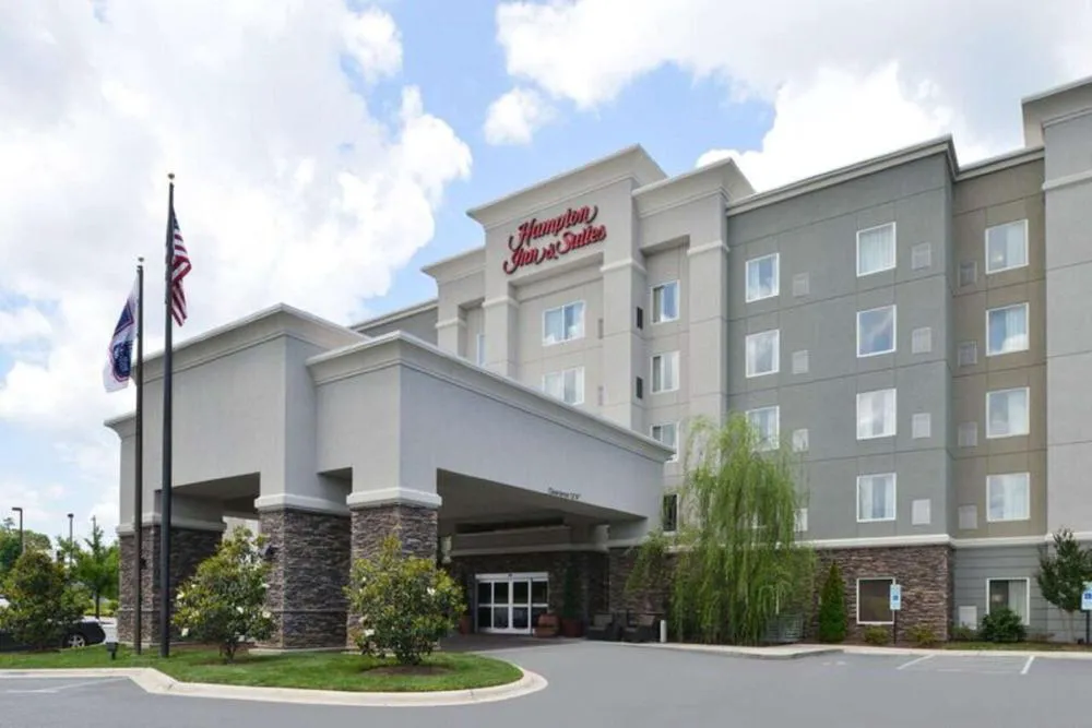 Hampton Inn & Suites Greensboro/Coliseum Area hotel hero