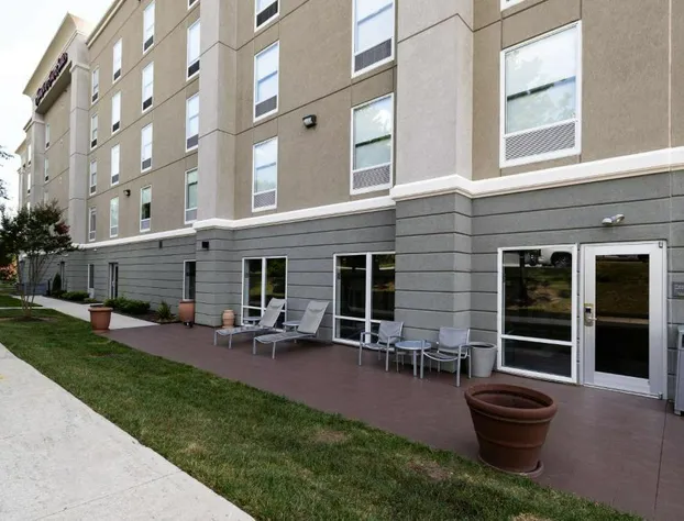 Hampton Inn & Suites Greensboro/Coliseum Area hotel detail image 2