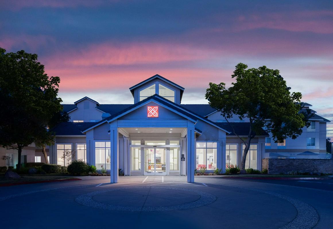 Hilton Garden Inn Roseville hotel hero