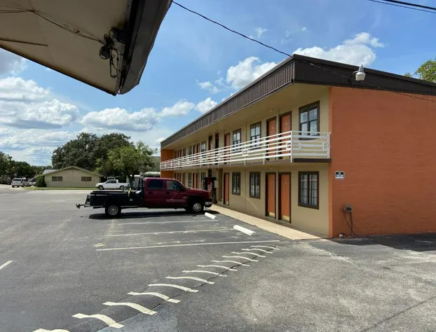 Redbud Inn hotel detail image 2