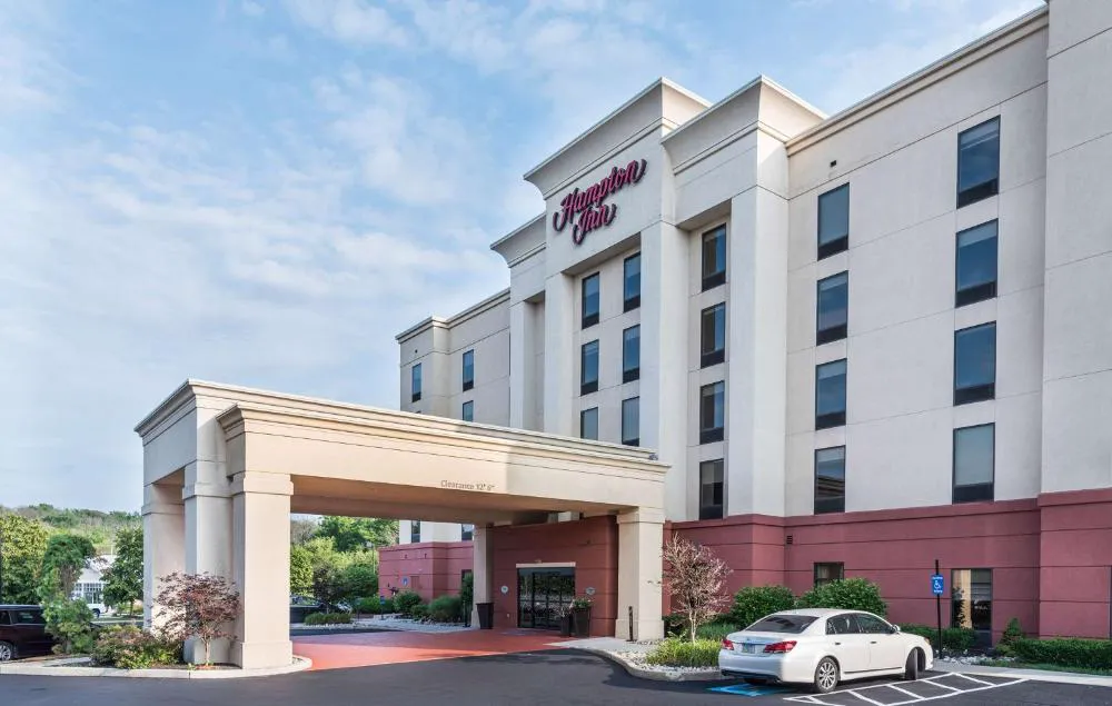Hampton Inn Doylestown hotel hero