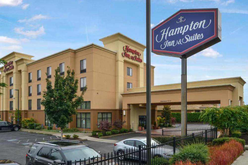 Hampton Inn & Suites Tacoma hotel hero