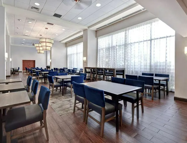 Hampton Inn & Suites Alexandria Old Town Area South hotel detail image 2