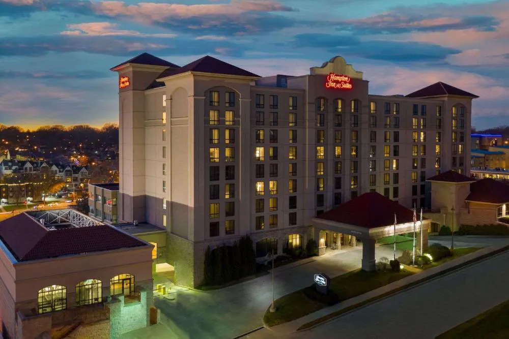 Hampton Inn & Suites Kansas City-Country Club Plaza hotel hero