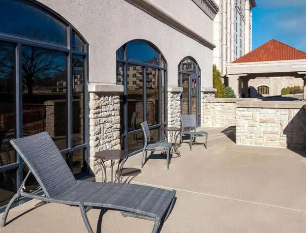 Hampton Inn & Suites Kansas City-Country Club Plaza hotel detail image 1