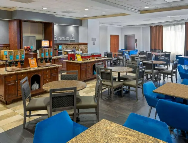 Hampton Inn & Suites Kansas City-Country Club Plaza hotel detail image 4