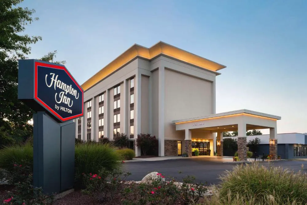 Hampton Inn Charlottesville hotel hero