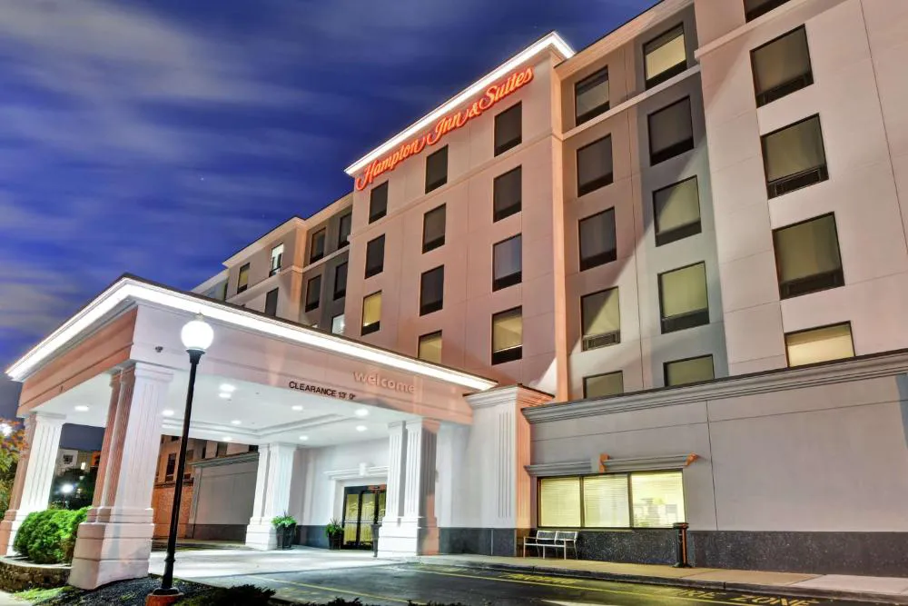 Hampton Inn & Suites Newark-Harrison-Riverwalk hotel hero