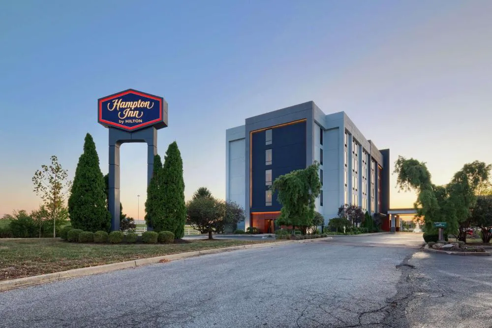 Hampton Inn Louisville - Northeast hotel hero
