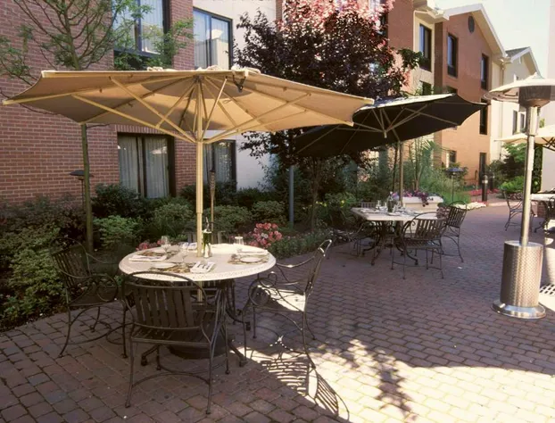 Hampton Inn & Suites Fairfield hotel detail image 1