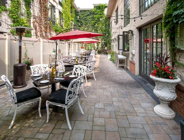 Hampton Inn & Suites Fairfield hotel detail image 2