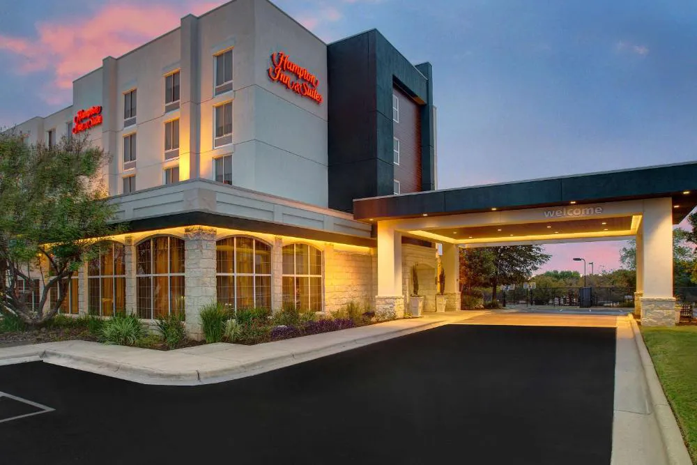 Hampton Inn & Suites Austin-Airport hotel hero
