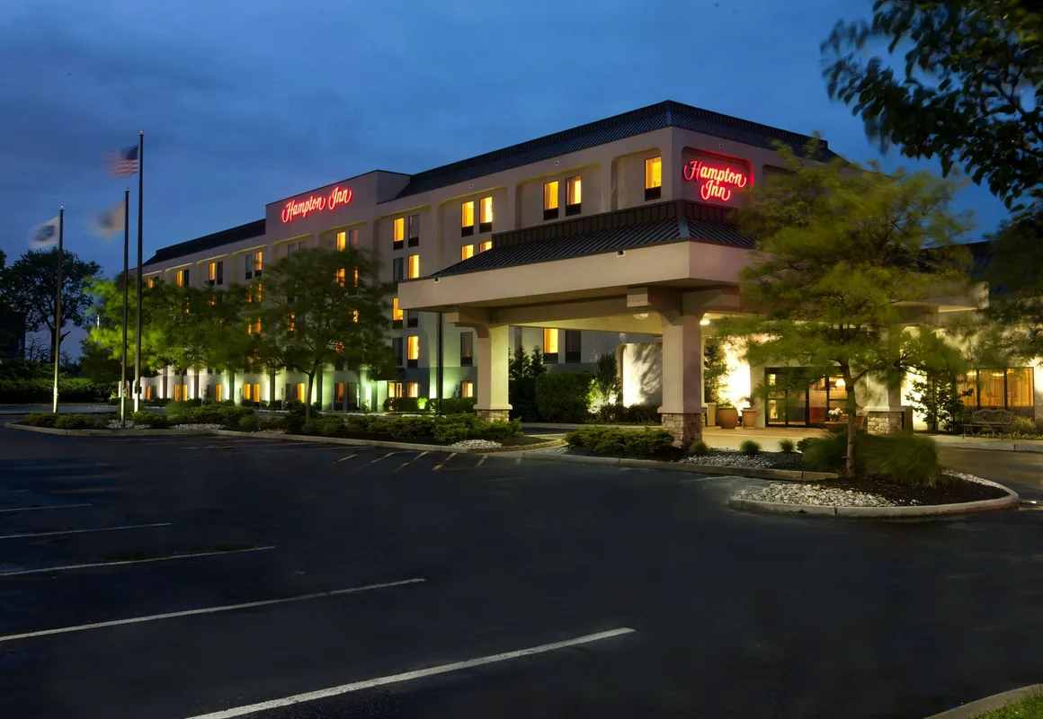 Hampton Inn Woodbridge hotel hero