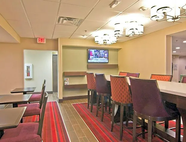 Hampton Inn Columbus-South hotel detail image 3