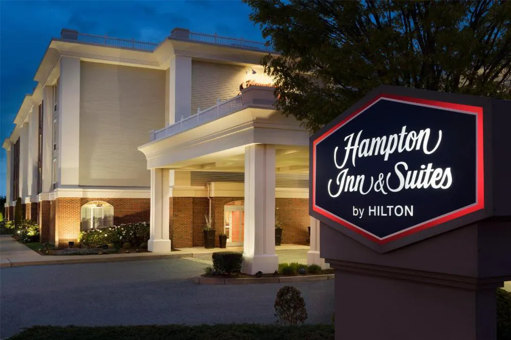 Hampton Inn & Suites Newport/Middletown hotel hero